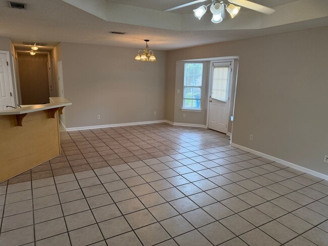Photo - 302 Windrdige Drive