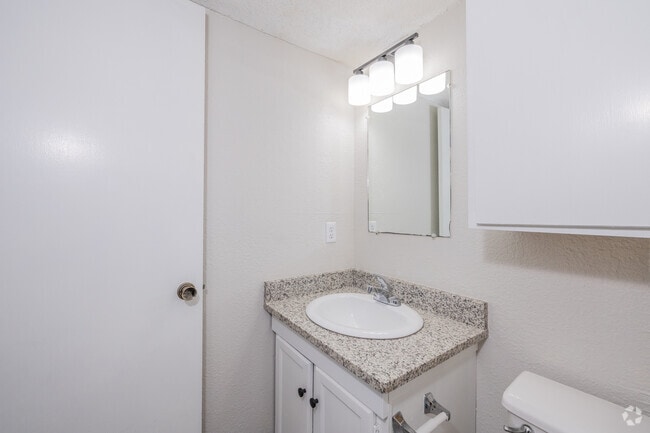 1BR, 1BA - 650SF - Bathroom