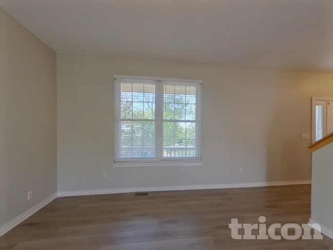 Photo - 385 Longspur Dr
