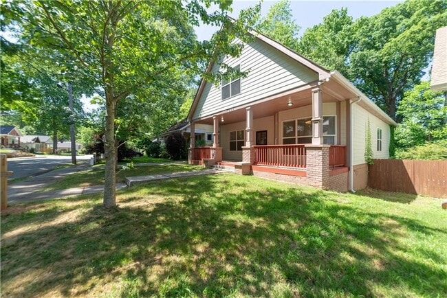 Photo - 1371 Clermont Ave