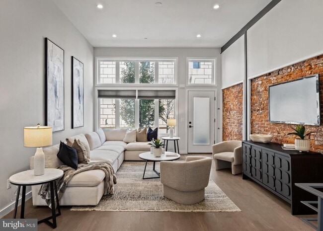 Photo - 2106 Spring St