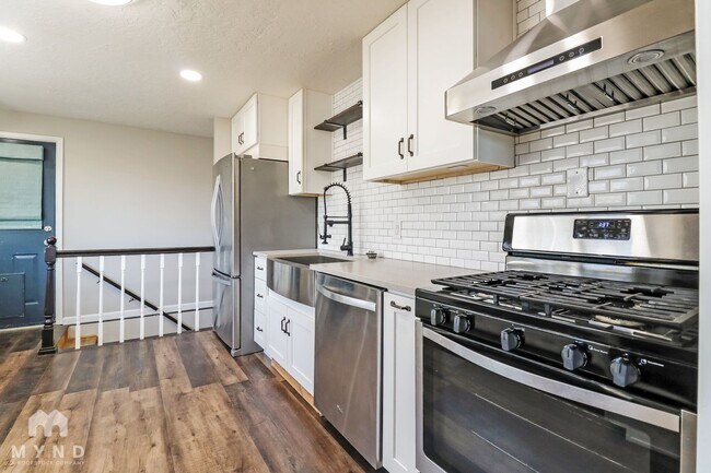 Photo - 381 Marquette Dr