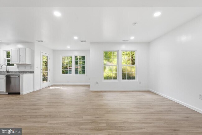 Photo - 104 Hazel Dr