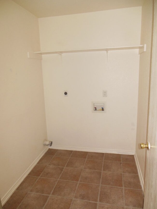 Photo - 4502 Deek Dr Unit Apt B