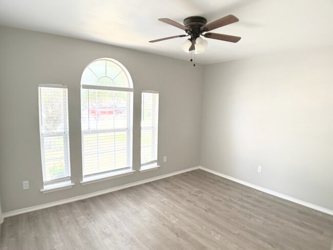 Photo - 3913 Periwinkle Dr