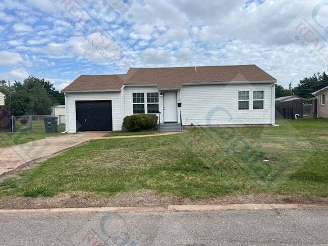 Building Photo - Charming 3 Bedroom