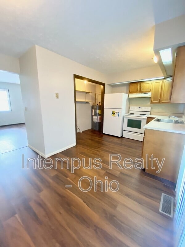 Photo - 718 W Light St