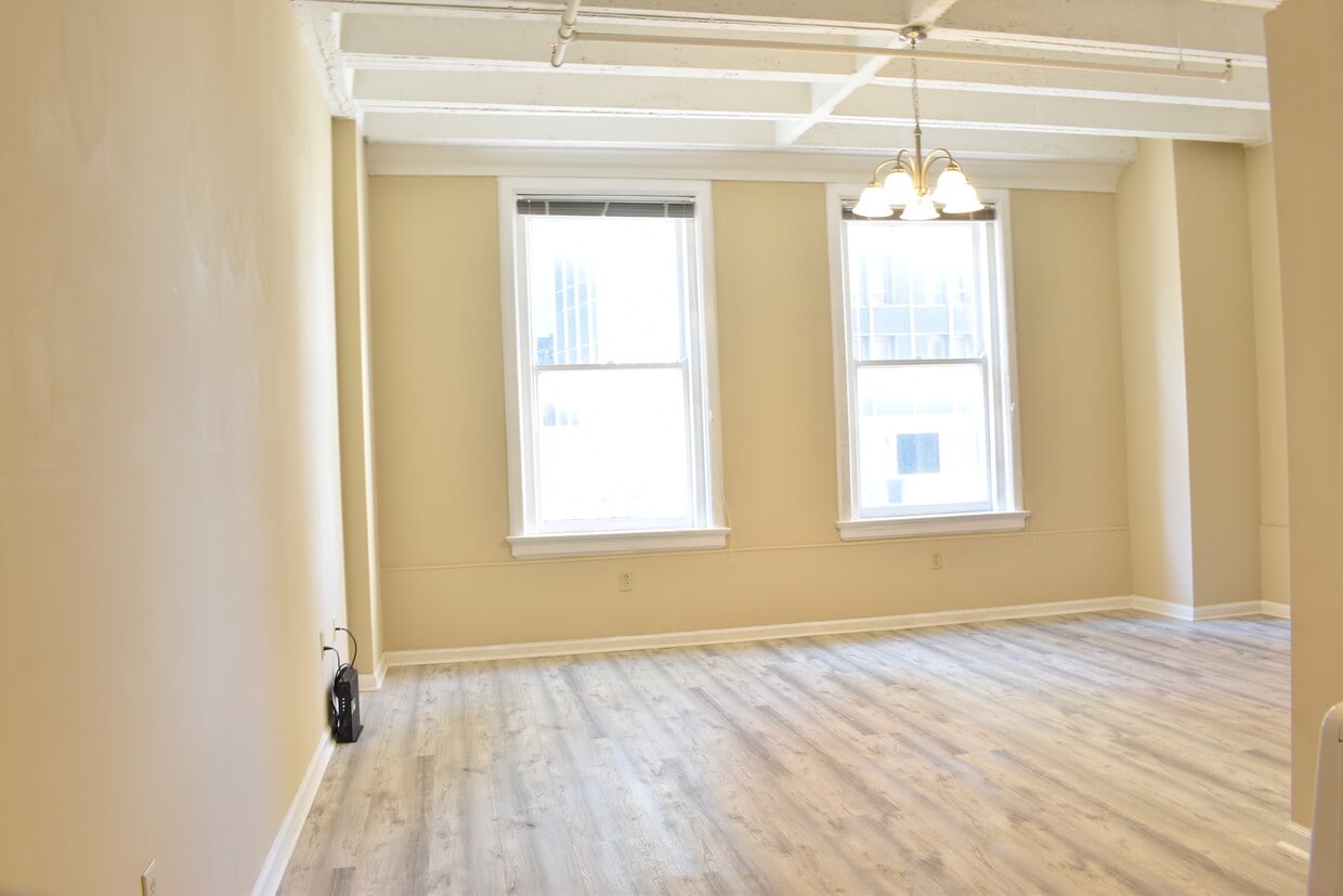 Two big windows with street view - 32 Peachtree St NW (Atlanta, GA)