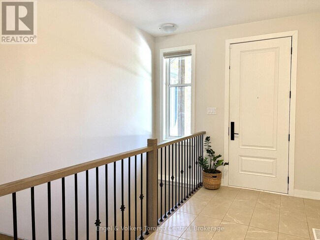 Photo - 1050 Greensview Dr