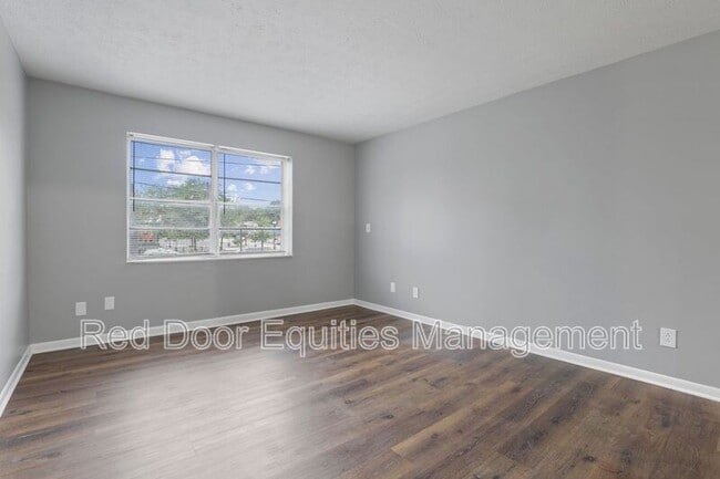 Photo - 123 Walnut St