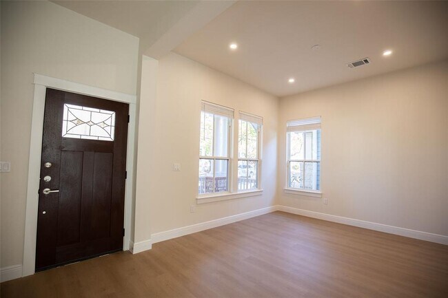 Photo - 1913 Littlefield St