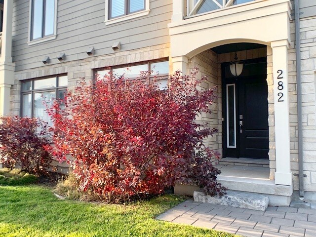 Building Photo - Beautiful 3 Bdrm in SUNNINGDALE * 2 Bath * AVAIL June 1