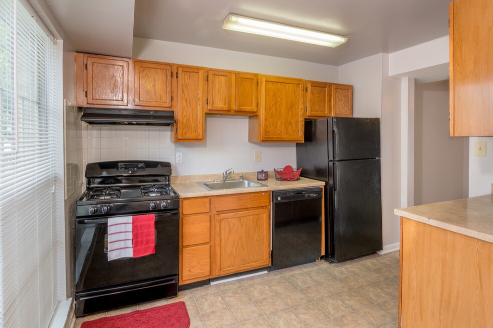 Scarborough Square Townhomes & Apartments