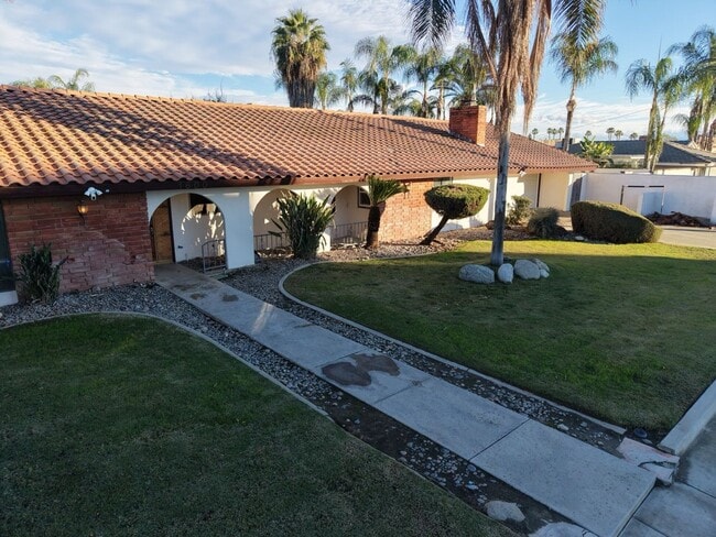 Photo - 5 -Bedroom Home for Rent in Desirable Southwest Bakersfield