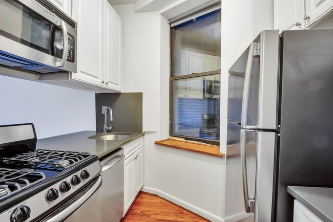 Building Photo - 414 W 49th St Unit 1B Rental