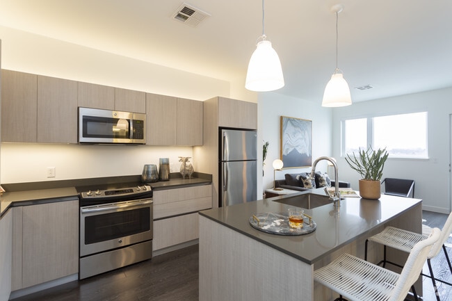 1BR, 1BA - 632 SF