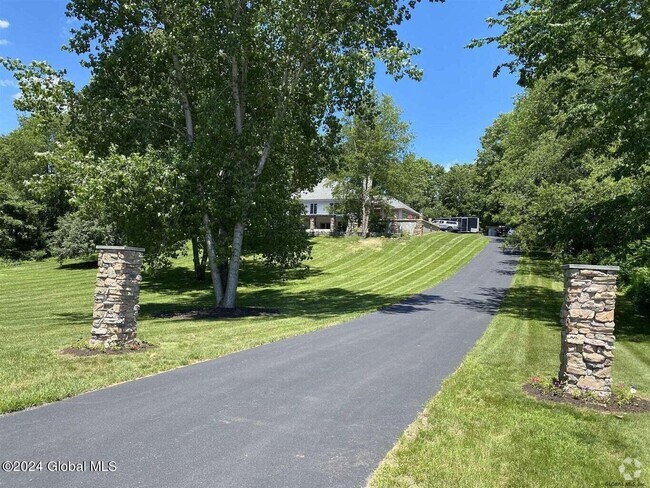 Building Photo - 71 Old Schuylerville Rd Rental