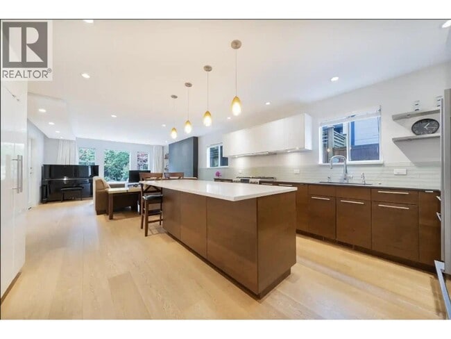 453 W 16th Ave