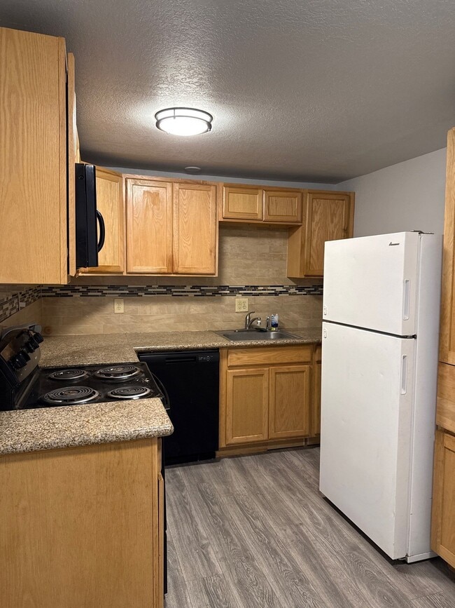 Photo - 2024 E Pacific Ave