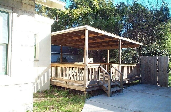 Photo - 739 Acosta St