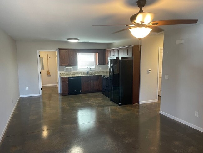 Photo - Available December 10th, 2025! 2 BR, 1 BA ...