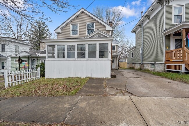 Photo - 35 W 9th St House