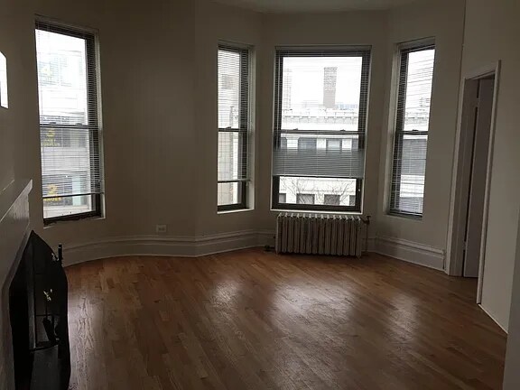 Photo - 902 W Belmont Ave Unit 3