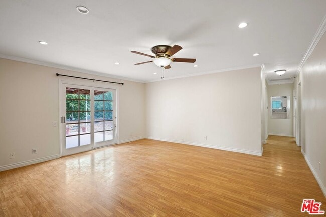 Photo - 6558 Neddy Ave