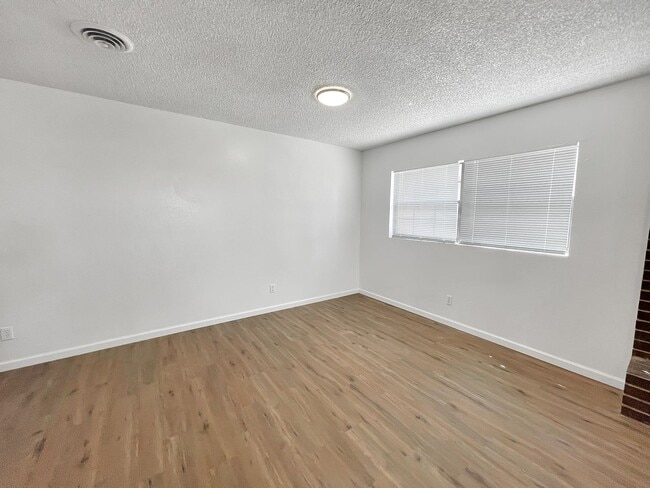 Photo - 4125-4131 North Grimes Street Unit 4127