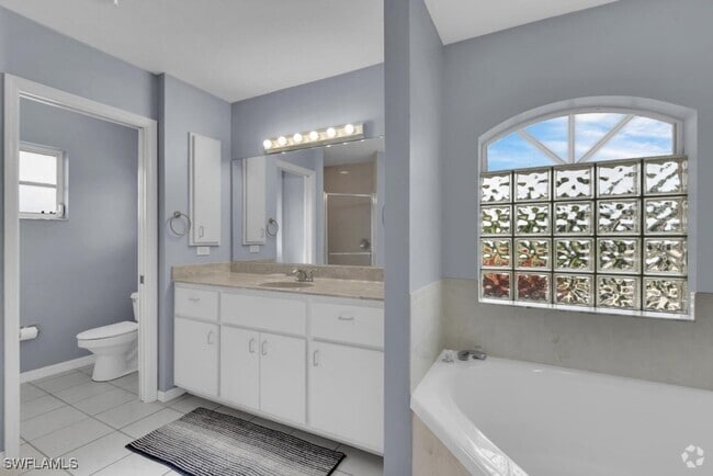 Building Photo - 4625 SE 1st Ave Rental