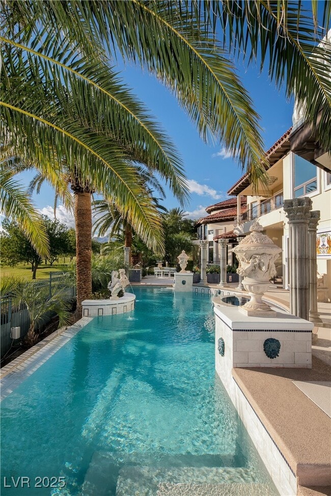 8801 Palm Greens Ct