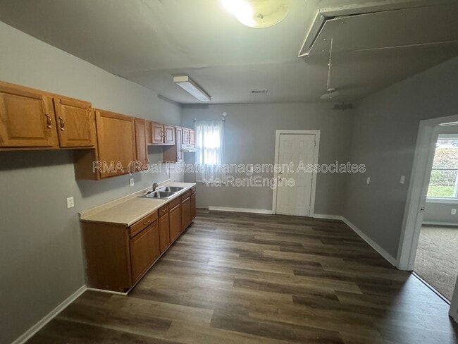 Photo - 331 W College Dr