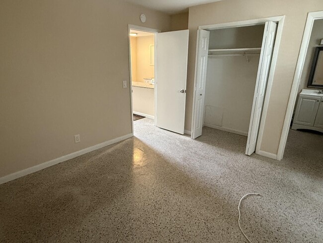 Photo - 1118 N H St Unit 7