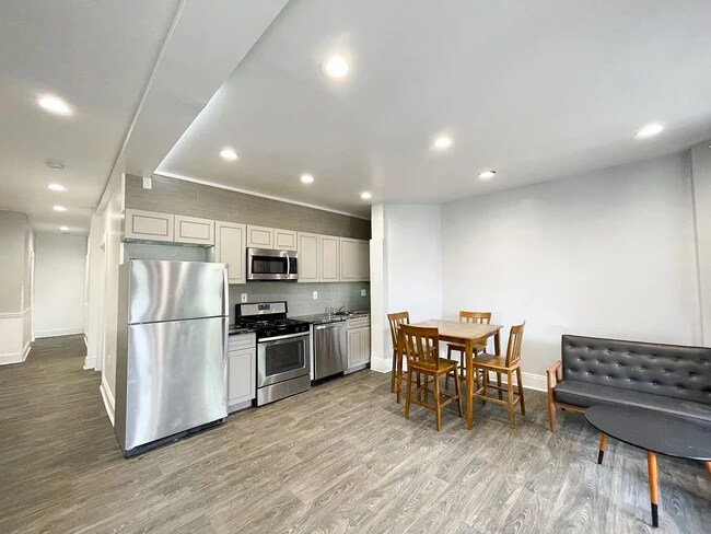 Photo - 5807 Hobart St Unit 5809 Hobart Apartment 4R