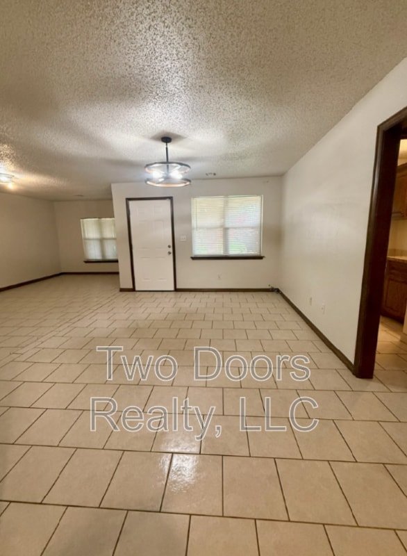 Photo - 952 NW 6th St