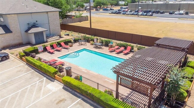 Photo - 200 Riverbend Dr Apartment