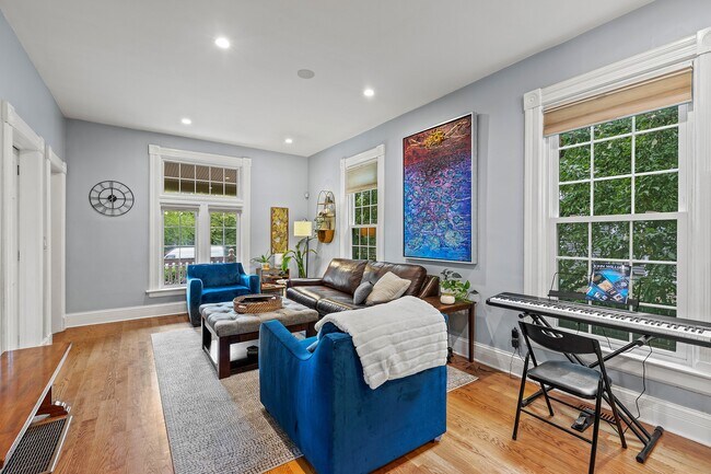 Living Room - 4317 N Kenneth Ave