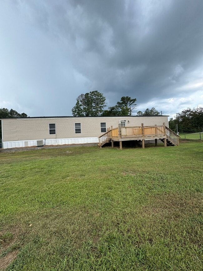 Building Photo - 3 Bed, 2 Bath Mobile Home Near Coldwater E...
