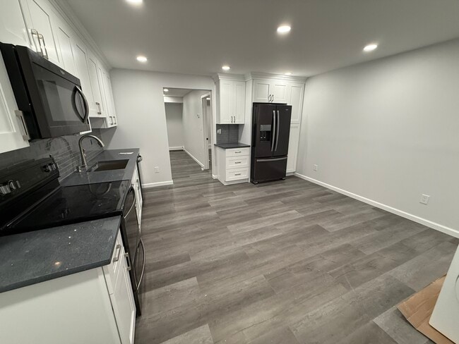 Kitchen - 53 Homeland Dr Unit B