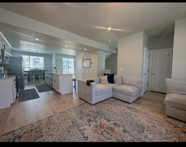 1023 W State Rd