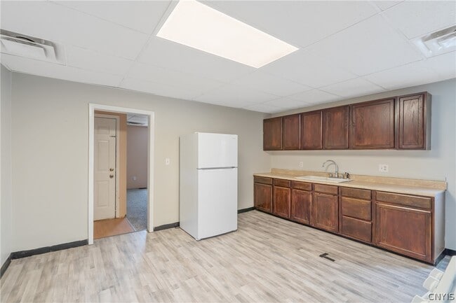 Photo - 103 E 7th St