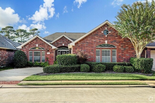 Building Photo - 316 Parkwood Village Dr Rental