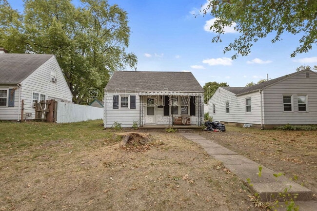 Photo - 2022 Charles St