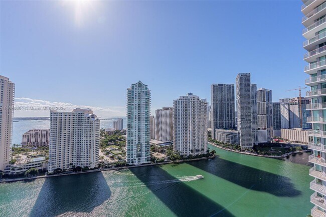 Building Photo - 335 S Biscayne Blvd Unit 3005