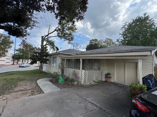 Building Photo - 4511 S Main St