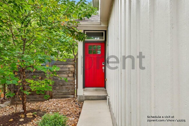 Photo - 1511 E Sandalwood Ln