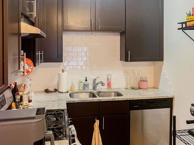 Photo - 428 W Surf St Unit 108