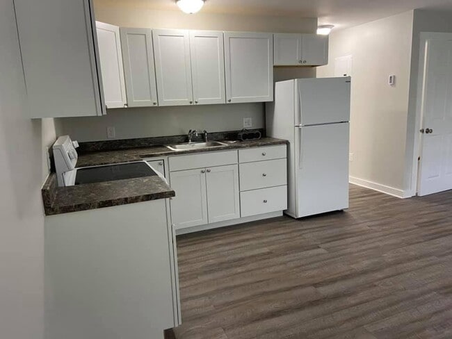 45 W Main St