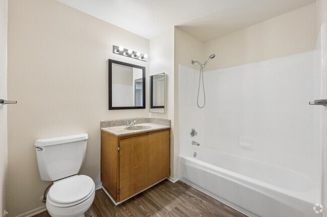 1BR, 1BA - 604SF - Bathroom