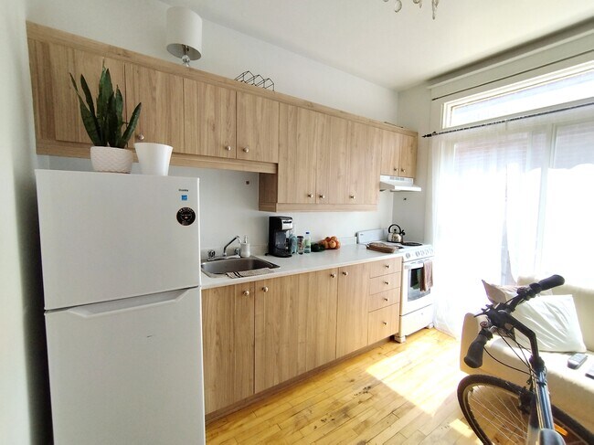 Photo - 2154-2160 rue Mont-Royal Est